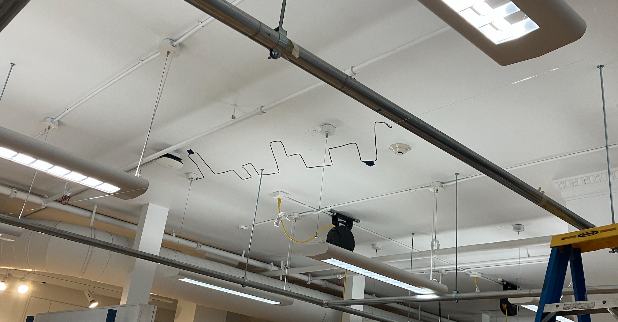 images/ceiling_from_side.png